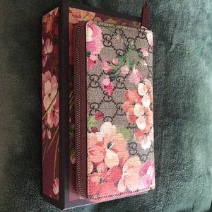 Authentic Gucci Bloom zip-around wallet